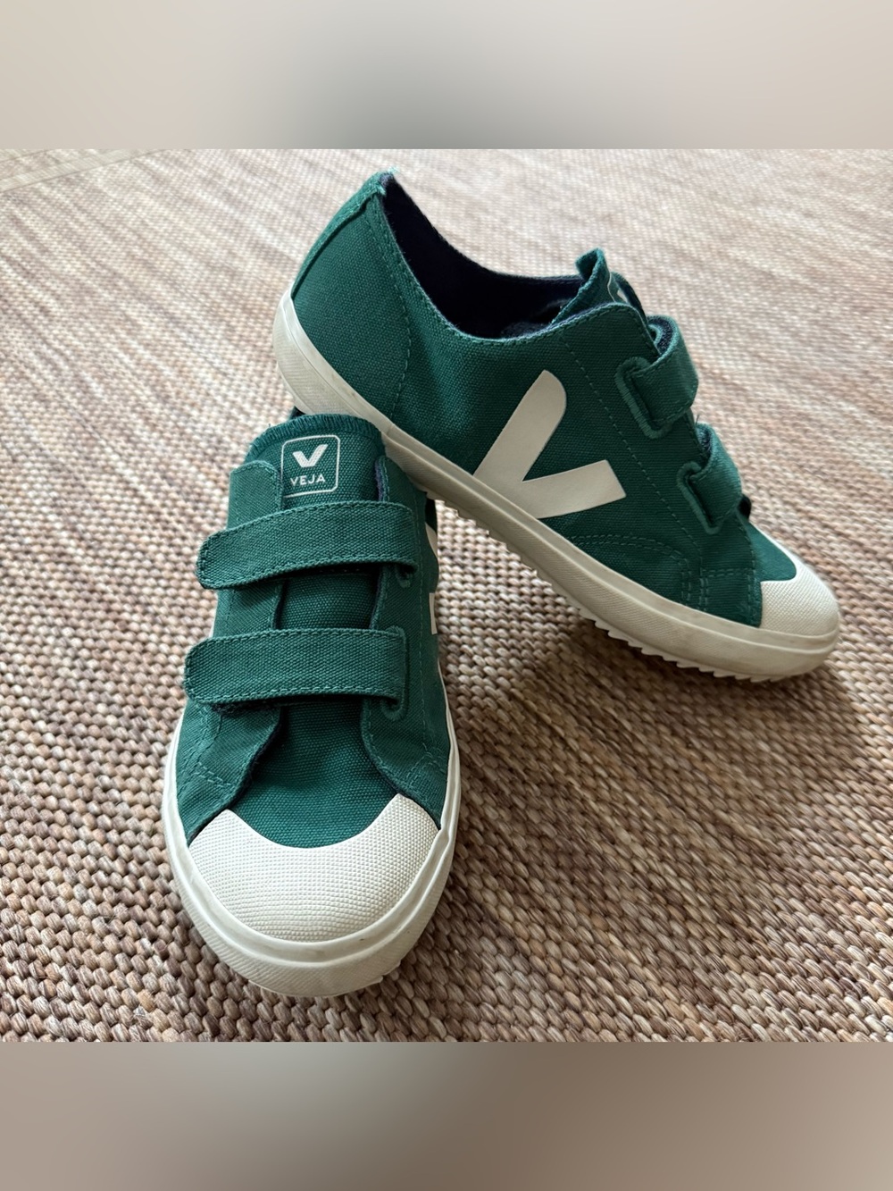 Veja Shoes Youth Size 2 Ollie Canvas Hook & Loop Strap Casual Sneakers green. In